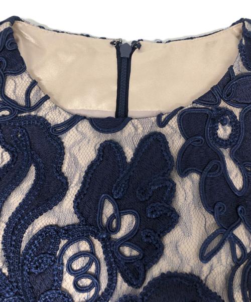 GRACE CONTINENTAL（（グレースコンチネンタル）GRACE CONTINENTAL (（グレースコンチネンタル) フラワーレースノースリーブドレスワンピース ネイビー サイズ:34の古着・服飾アイテム