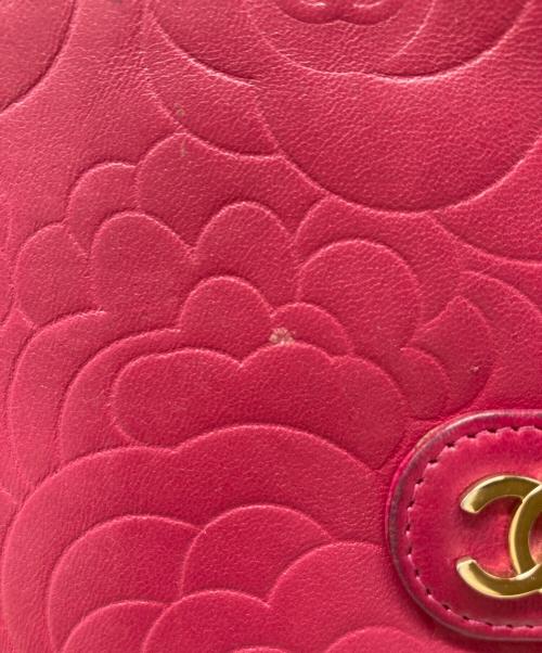 CHANEL（シャネル）CHANEL (シャネル) カメリア2つ折り財布 ピンクの古着・服飾アイテム