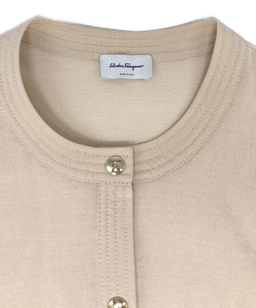 Salvatore Ferragamo（サルヴァトーレ フェラガモ）Salvatore Ferragamo (サルヴァトーレ フェラガモ) クルーネックカーディガン ベージュ サイズ:Lの古着・服飾アイテム