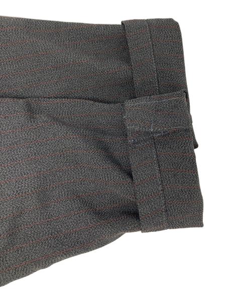 COMME des GARCONS HOMME DEUX（コムデギャルソン オム ドゥ）COMME des GARCONS HOMME DEUX (コムデギャルソン オム ドゥ) ポリ縮絨フィッシュテールストライプテーラードジャケット グレー サイズ:Mの古着・服飾アイテム