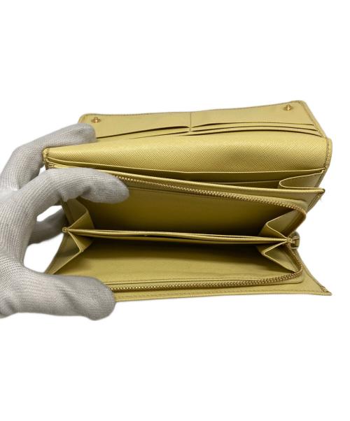 PRADA（プラダ）PRADA (プラダ) サフィアーノメタル 長財布 イエローの古着・服飾アイテム