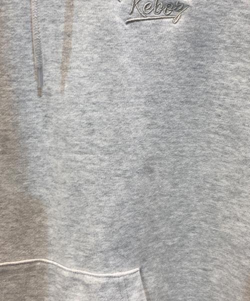 KEBOZ（ケボズ）KEBOZ (ケボズ) バックロゴプルオーバーパーカー グレー サイズ:Lの古着・服飾アイテム