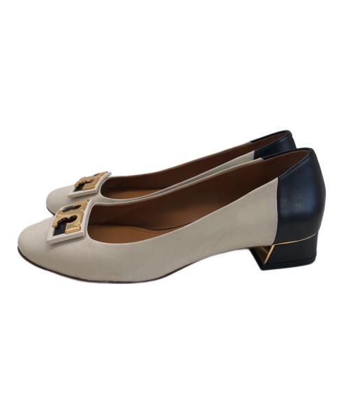 TORY BURCH（トリーバーチ）TORY BURCH (トリーバーチ) Tロゴプレートパンプス ベージュ×ブラック サイズ:７Mの古着・服飾アイテム