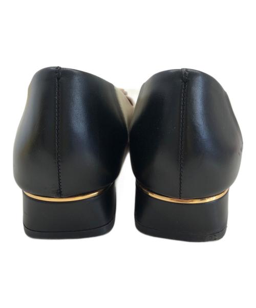 TORY BURCH（トリーバーチ）TORY BURCH (トリーバーチ) Tロゴプレートパンプス ベージュ×ブラック サイズ:７Mの古着・服飾アイテム