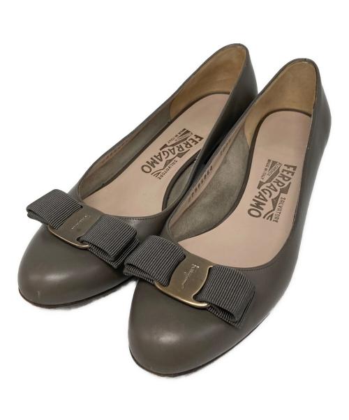 Salvatore Ferragamo（サルヴァトーレ フェラガモ）Salvatore Ferragamo (サルヴァトーレ フェラガモ) リボンパンプス グレー サイズ:6 1/2の古着・服飾アイテム