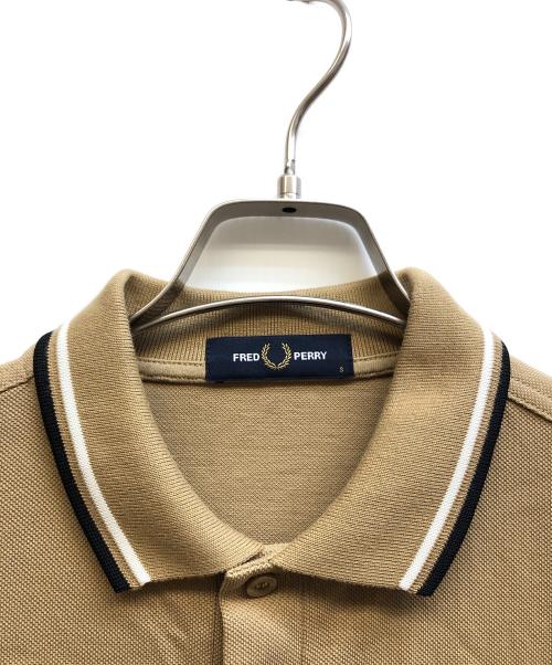 FRED PERRY（フレッドペリー）FRED PERRY (フレッドペリー) ポロシャツ ベージュ サイズ:Sの古着・服飾アイテム