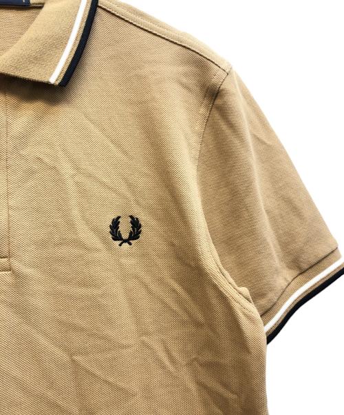 FRED PERRY（フレッドペリー）FRED PERRY (フレッドペリー) ポロシャツ ベージュ サイズ:Sの古着・服飾アイテム