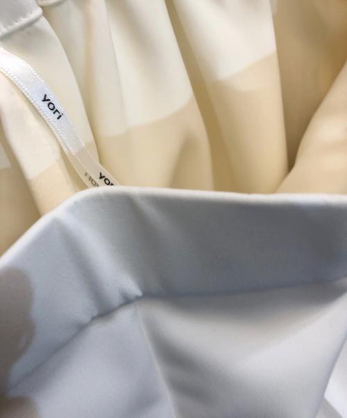 YORI（ヨリ）yori (ヨリ) センタープレステーパードパンツ ホワイト サイズ:34の古着・服飾アイテム