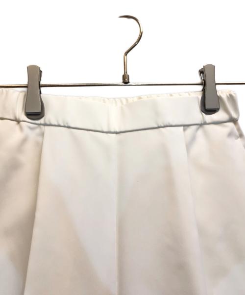 YORI（ヨリ）yori (ヨリ) センタープレステーパードパンツ ホワイト サイズ:34の古着・服飾アイテム
