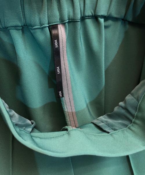 YORI（ヨリ）YORI (ヨリ) ピンタックストレッチパンツ グリーン サイズ:34の古着・服飾アイテム