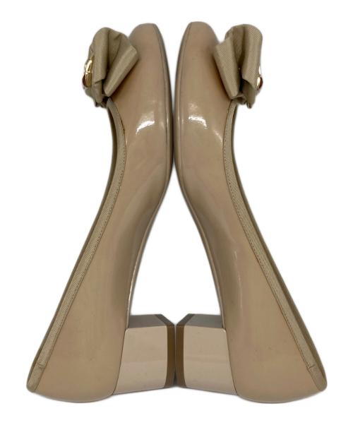 Salvatore Ferragamo（サルヴァトーレ フェラガモ）Salvatore Ferragamo (サルヴァトーレ フェラガモ) GENNY 40 リボンパンプス ベージュ サイズ:6 1/2の古着・服飾アイテム