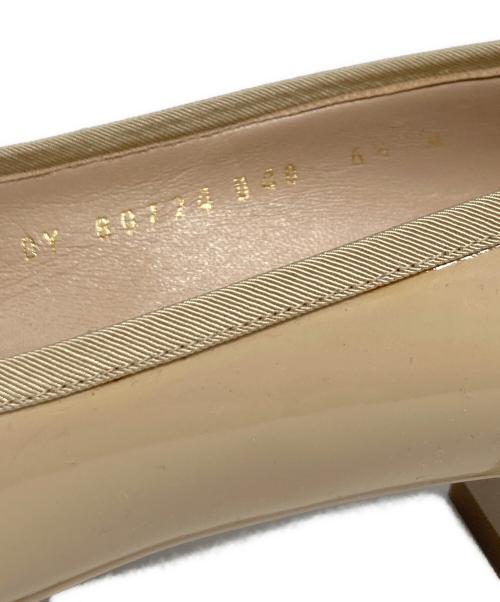 Salvatore Ferragamo（サルヴァトーレ フェラガモ）Salvatore Ferragamo (サルヴァトーレ フェラガモ) GENNY 40 リボンパンプス ベージュ サイズ:6 1/2の古着・服飾アイテム