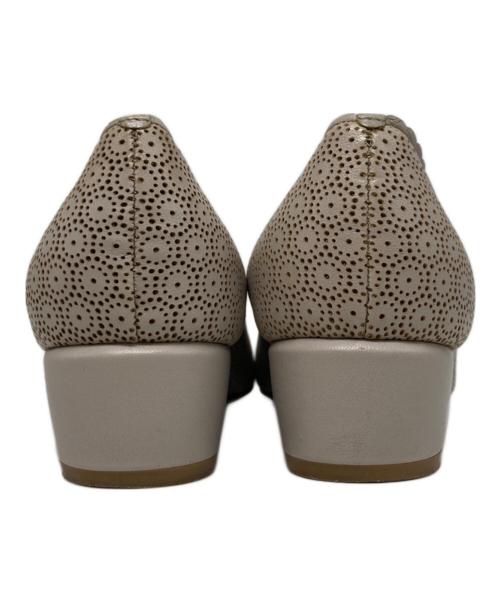 Salvatore Ferragamo（サルヴァトーレ フェラガモ）Salvatore Ferragamo (サルヴァトーレ フェラガモ) VARA LACE パンプス グレー サイズ:24.5cmの古着・服飾アイテム