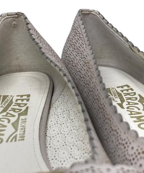 Salvatore Ferragamo（サルヴァトーレ フェラガモ）Salvatore Ferragamo (サルヴァトーレ フェラガモ) VARA LACE パンプス グレー サイズ:24.5cmの古着・服飾アイテム