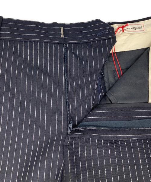 ALEXANDER McQUEEN（アレキサンダーマックイーン）ALEXANDER McQUEEN (アレキサンダーマックイーン) ストライプスラックス ネイビー サイズ:48の古着・服飾アイテム