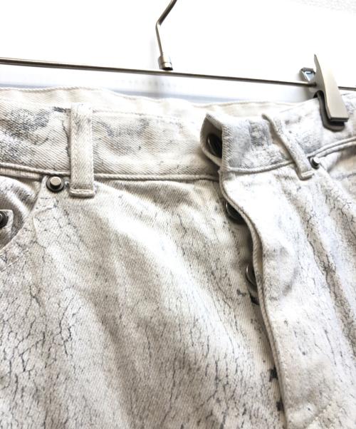 BALENCIAGA（バレンシアガ）BALENCIAGA (バレンシアガ) 鱗模様転写プリントデニムパンツ ホワイト サイズ:28の古着・服飾アイテム