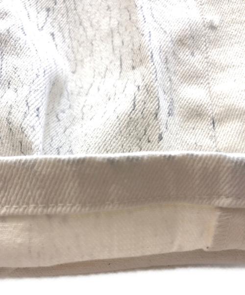 BALENCIAGA（バレンシアガ）BALENCIAGA (バレンシアガ) 鱗模様転写プリントデニムパンツ ホワイト サイズ:28の古着・服飾アイテム