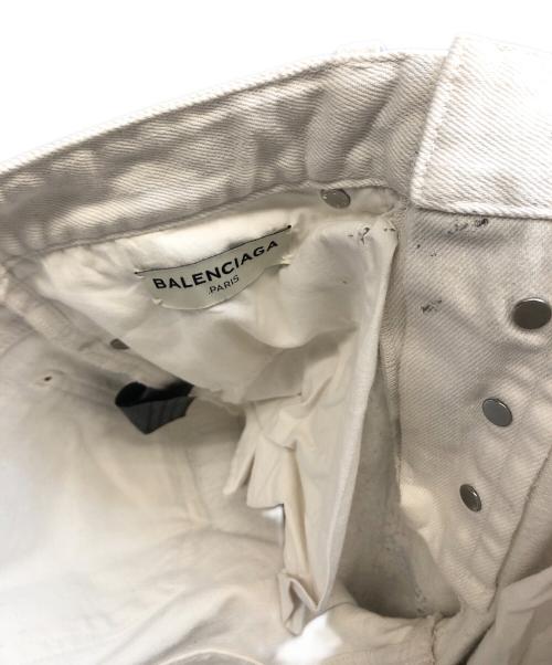 BALENCIAGA（バレンシアガ）BALENCIAGA (バレンシアガ) 鱗模様転写プリントデニムパンツ ホワイト サイズ:28の古着・服飾アイテム