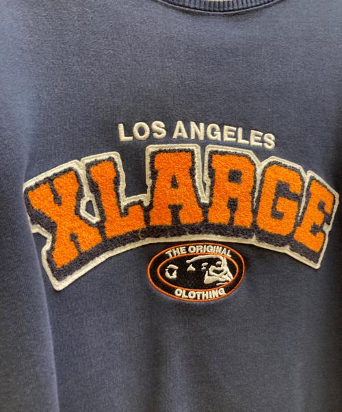 X-LARGE（エクストララージ）X-LARGE (エクストララージ) STRIPED SLEEVE TEAM LOGO CREWNECK SWEAT ネイビー サイズ:Lの古着・服飾アイテム