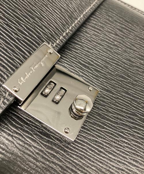 Salvatore Ferragamo（サルヴァトーレ フェラガモ）Salvatore Ferragamo (サルヴァトーレ フェラガモ) レザークラッチバッグ ブラックの古着・服飾アイテム