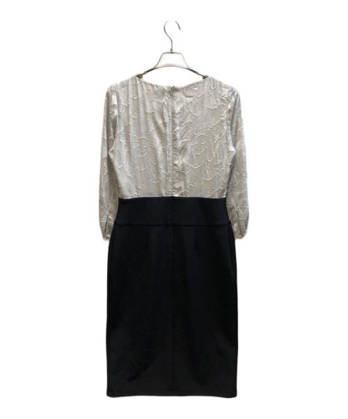 kay me（ケイミー）kay me (ケイミー) グレーシフォン×ブラック デコルテタックワンピース グレー サイズ:9の古着・服飾アイテム