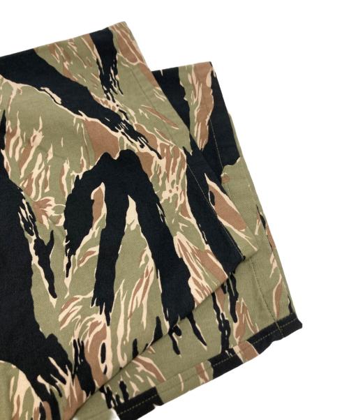 ONAOSHI GEORGE（-）ONAOSHI GEORGE (-) カモ柄バギーハーフパンツ カーキ サイズ:Lの古着・服飾アイテム