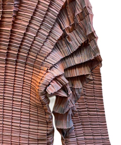 ISSEY MIYAKE（イッセイミヤケ）ISSEY MIYAKE (イッセイミヤケ) 変形プリーツカットソー ブルー×オレンジ サイズ:Lの古着・服飾アイテム