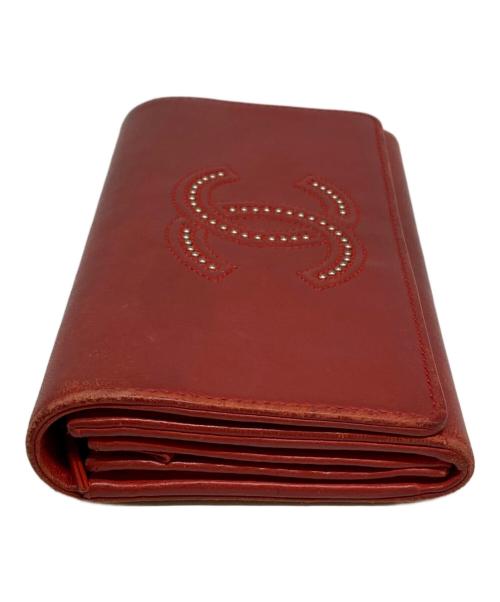 CHANEL（シャネル）CHANEL (シャネル) ココマークスタッズウォレット レッドの古着・服飾アイテム