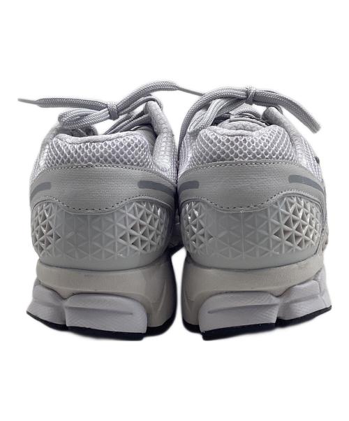 NIKE（ナイキ）NIKE (ナイキ) ZOOM VOMERO 5 グレー サイズ:27.5cmの古着・服飾アイテム