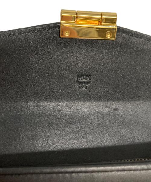 MCM（エムシーエム）MCM (エムシーエム) チェーン付ウォレット ベージュの古着・服飾アイテム