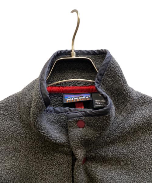 Patagonia SYNCHILLA（パタゴニア シンチラ）Patagonia SYNCHILLA (パタゴニア シンチラ) ハーフスナップフリースプルオーバー グレー サイズ:Sの古着・服飾アイテム