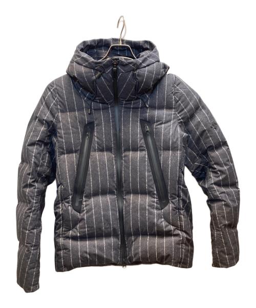 UNITED ARROWS & SONS（ユナイテッドアローズ アンド サンズ）UNITED ARROWS & SONS DESCENTE ALLTERRAIN (デザイント オルテライン) 水沢ダウン (ミズサワダウン) マウンテニアストライプフーディダウンジャケット グレー サイズ:Sの古着・服飾アイテム