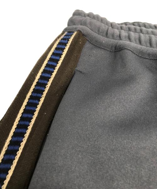 SASQUATCHfabrix.（サスクワッチファブリックス）SASQUATCHfabrix. (サスクワッチファブリックス) FLARE SILHOUETTE TRACK PANTS グレー サイズ:Lの古着・服飾アイテム