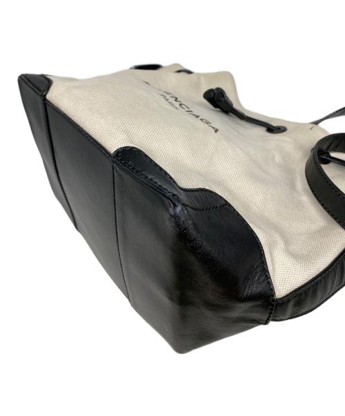 BALENCIAGA（バレンシアガ）BALENCIAGA (バレンシアガ) キャンバス巾着バッグ アイボリーの古着・服飾アイテム