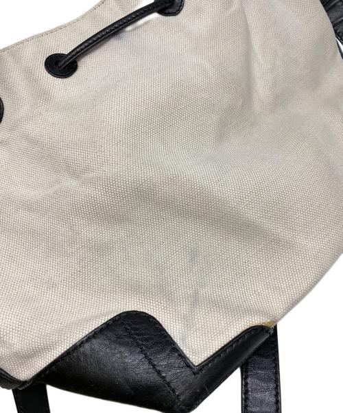 BALENCIAGA（バレンシアガ）BALENCIAGA (バレンシアガ) キャンバス巾着バッグ アイボリーの古着・服飾アイテム