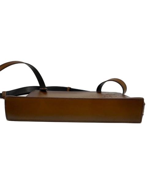 Berluti（ベルルッティ）Berluti (ベルルッティ) カリグラフィショルダーバッグ ブラウンの古着・服飾アイテム