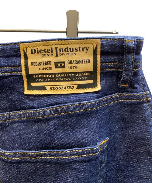 DIESEL（ディーゼル）DIESEL (ディーゼル) P-MIRT-OUT ワイドデニムパンツ インディゴ サイズ:ｗ28の古着・服飾アイテム