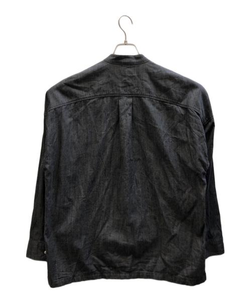 ATTACHMENT（アタッチメント）ATTACHMENT (アタッチメント) ワンウォッシュ5.5ozムラ糸デニムバンドカラーL/Sシャツ グレー サイズ:2の古着・服飾アイテム