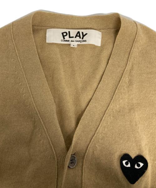 PLAY COMME des GARCONS（プレイコムデギャルソン）PLAY COMME des GARCONS (プレイコムデギャルソン) V-Neck Cardigan ベージュ サイズ:Lの古着・服飾アイテム