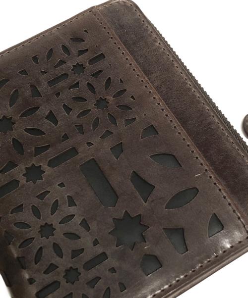 genten（ゲンテン）genten (ゲンテン) マルチカットワークミニ ミニ財布 ブラウンの古着・服飾アイテム