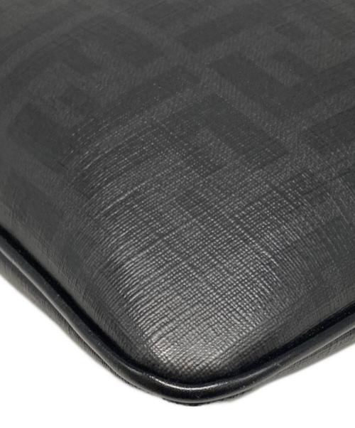 FENDI（フェンディ）FENDI (フェンディ) ズッカ柄ショルダーバッグ ブラックの古着・服飾アイテム