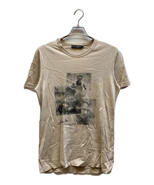 DOLCE & GABBANA（ドルチェ＆ガッバーナ）DOLCE & GABBANA (ドルチェ＆ガッバーナ) フォトプリントTシャツ / JT-G8DZ2T ベージュ サイズ:50の古着・服飾アイテム