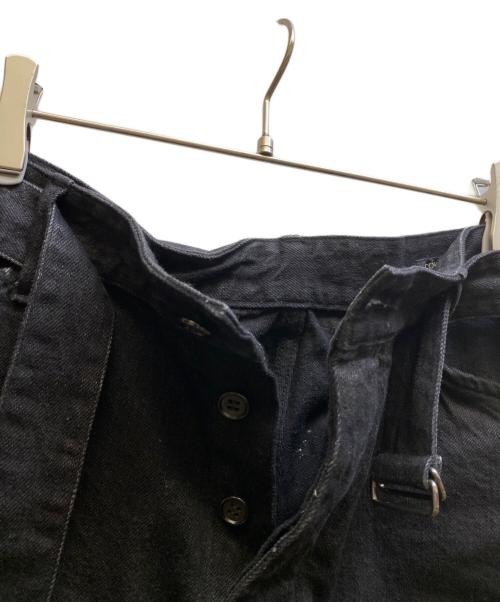 COMOLI（コモリ）COMOLI (コモリ) デニム ベルテッドパンツ ブラック サイズ:2の古着・服飾アイテム