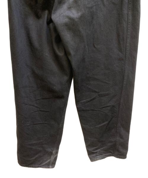 COMOLI（コモリ）COMOLI (コモリ) デニム ベルテッドパンツ ブラック サイズ:2の古着・服飾アイテム
