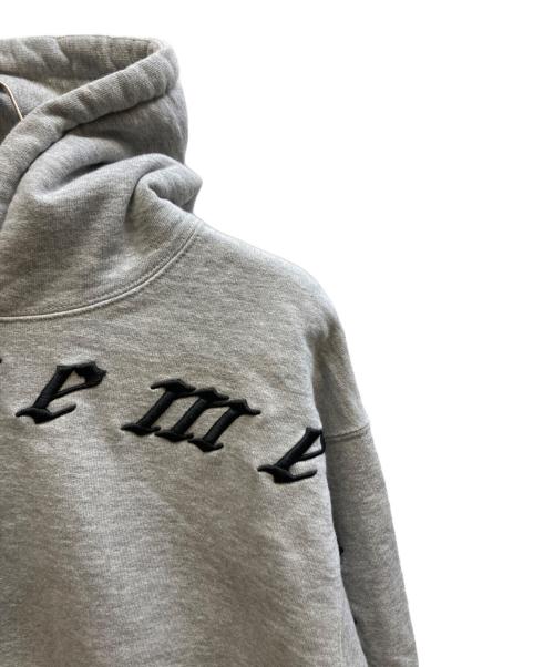 SUPREME（シュプリーム）Supreme (シュプリーム) Raised Embroidery Hooded Sweatshirt グレー サイズ:MEDIUMの古着・服飾アイテム