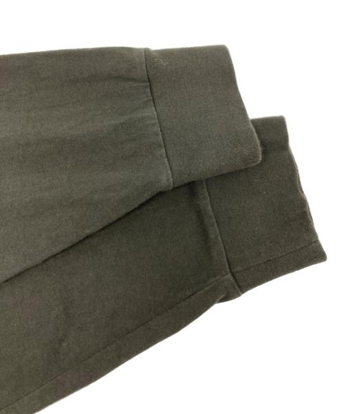 FOG ESSENTIALS（フィアオブゴッド エッセンシャル）FOG ESSENTIALS (フィアオブゴッド エッセンシャル) モックネックカットソー オリーブ サイズ:Mの古着・服飾アイテム