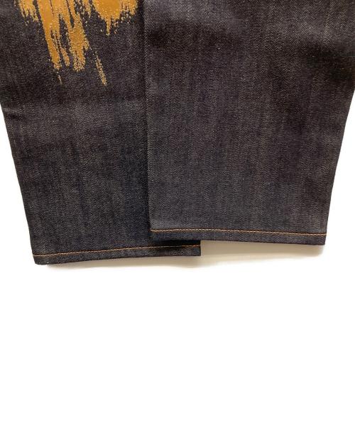 EVISU（エヴィス）EVISU (エヴィス) 鶴の恩返し 大黒刺繡プリントテーパーフィットジーンズ/2EAHTM5JE105517DN インディゴ サイズ:31×34の古着・服飾アイテム