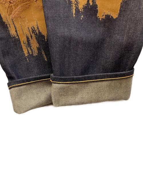 EVISU（エヴィス）EVISU (エヴィス) 鶴の恩返し 大黒刺繡プリントテーパーフィットジーンズ/2EAHTM5JE105517DN インディゴ サイズ:31×34の古着・服飾アイテム