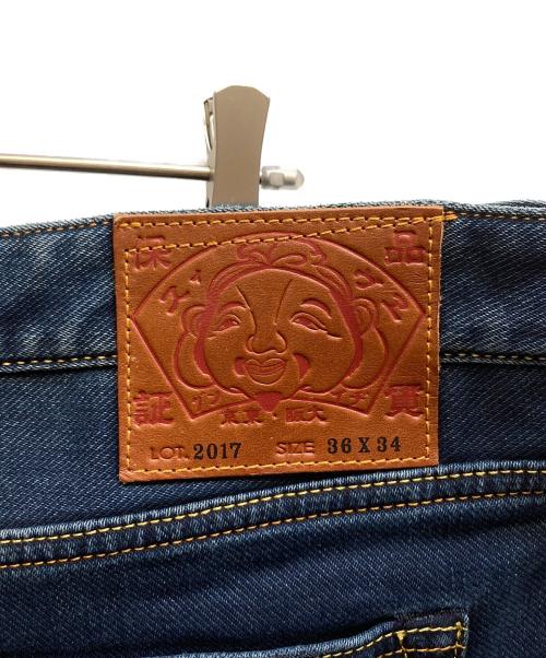 EVISU（エヴィス）EVISU (エヴィス) ナバホスタイルタペストリーカモメプリントポケットキャロットフィットジーンズ/2EAHTM4JE104617DN インディゴ サイズ:36×34の古着・服飾アイテム