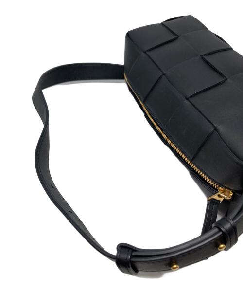 BOTTEGA VENETA（ボッテガベネタ）BOTTEGA VENETA (ボッテガベネタ) ブリックカセットハンドバッグ ブラックの古着・服飾アイテム
